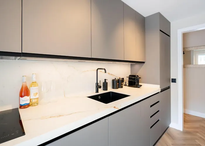 Esmeralda I Beachside Apartment *